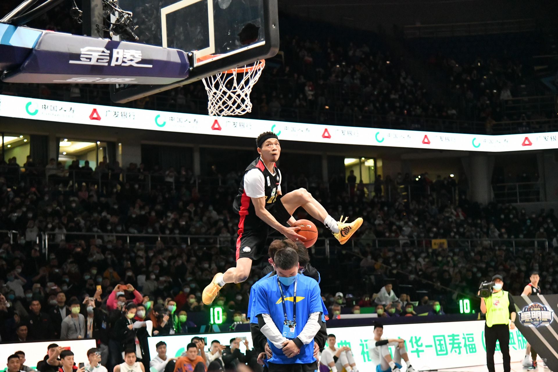 中超联赛的 中超联赛的